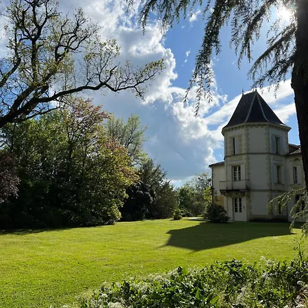 Le Des Grands Arbres *